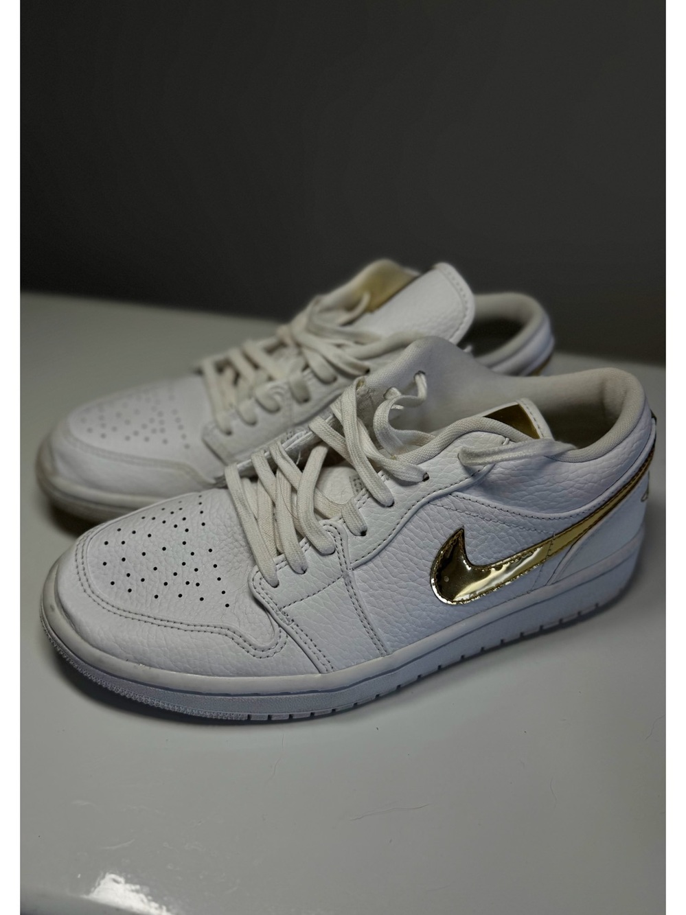 AIR JORDAN 1 Low SE White Metallic Gold Leather Sneakers 8